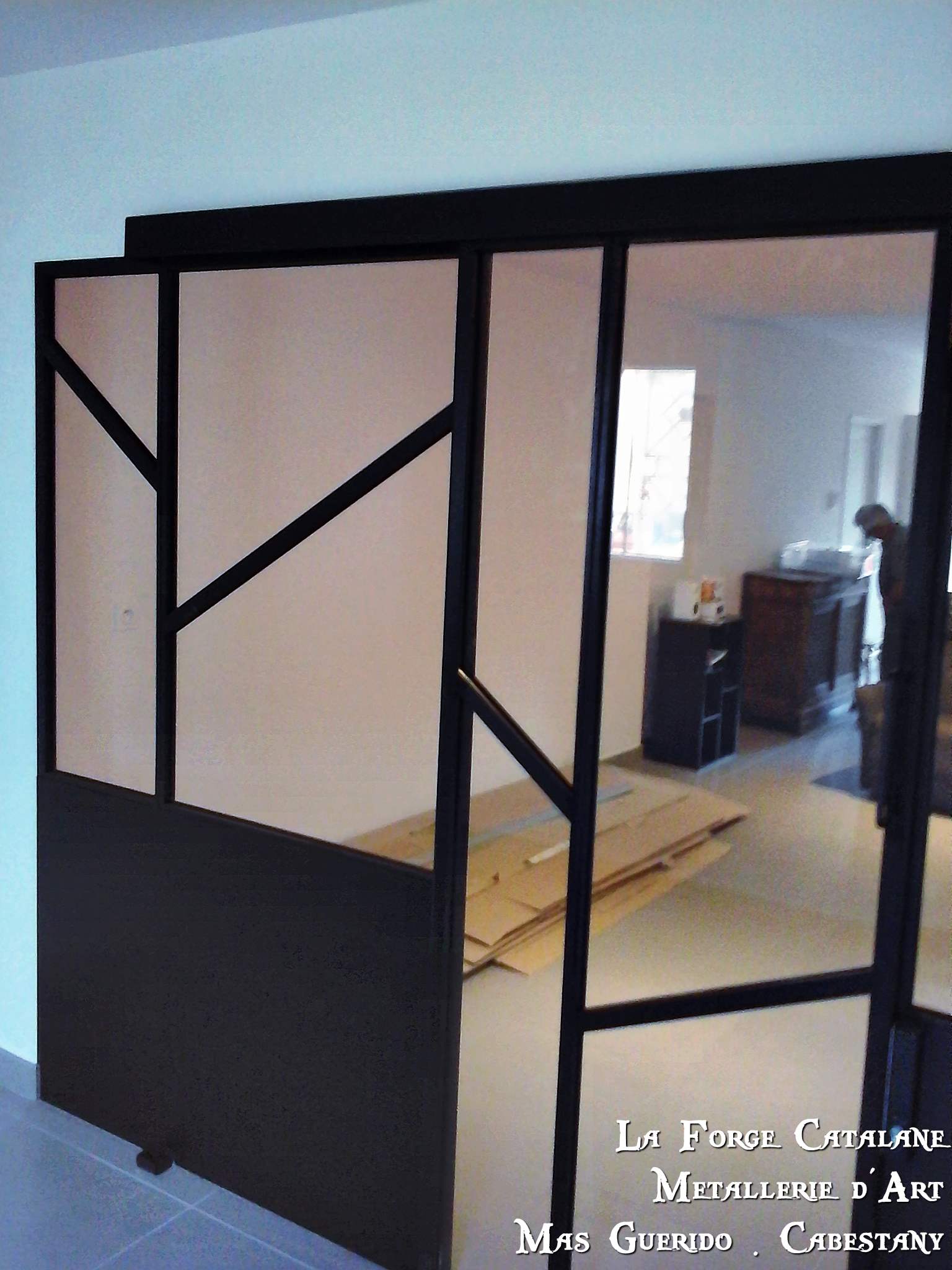 verriere ouvrant coulissant motif fer plat oblique fer forge catalane cabestany (6).jpg